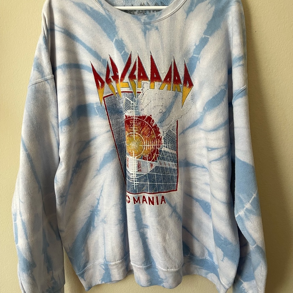 urban outfitters def leppard oversized crewneck in size S/M!